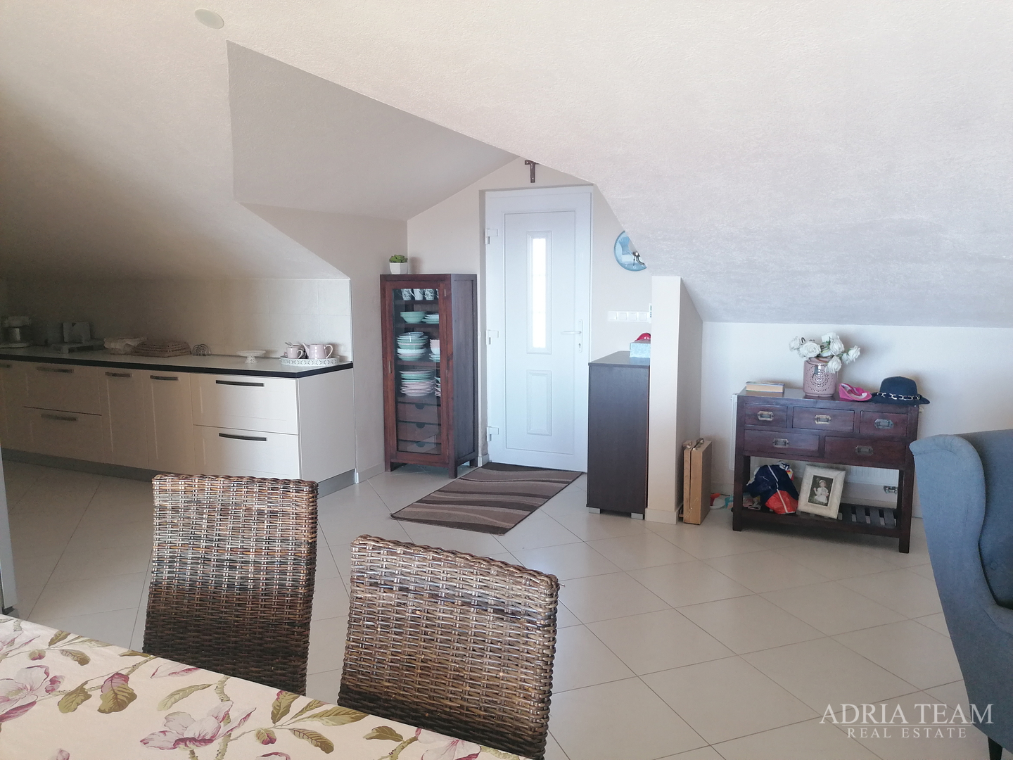 APARTMENT HOUSE WITH 3 APARTMENTS, 120 M FROM THE SEA, PETRČANE - ZADAR