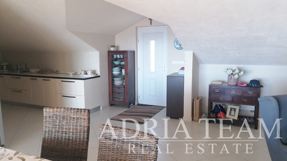 APARTMÁNOVÝ DŮM SE 3 APARTMÁNY, 120 M OD MOŘE, PETRČANE – ZADAR