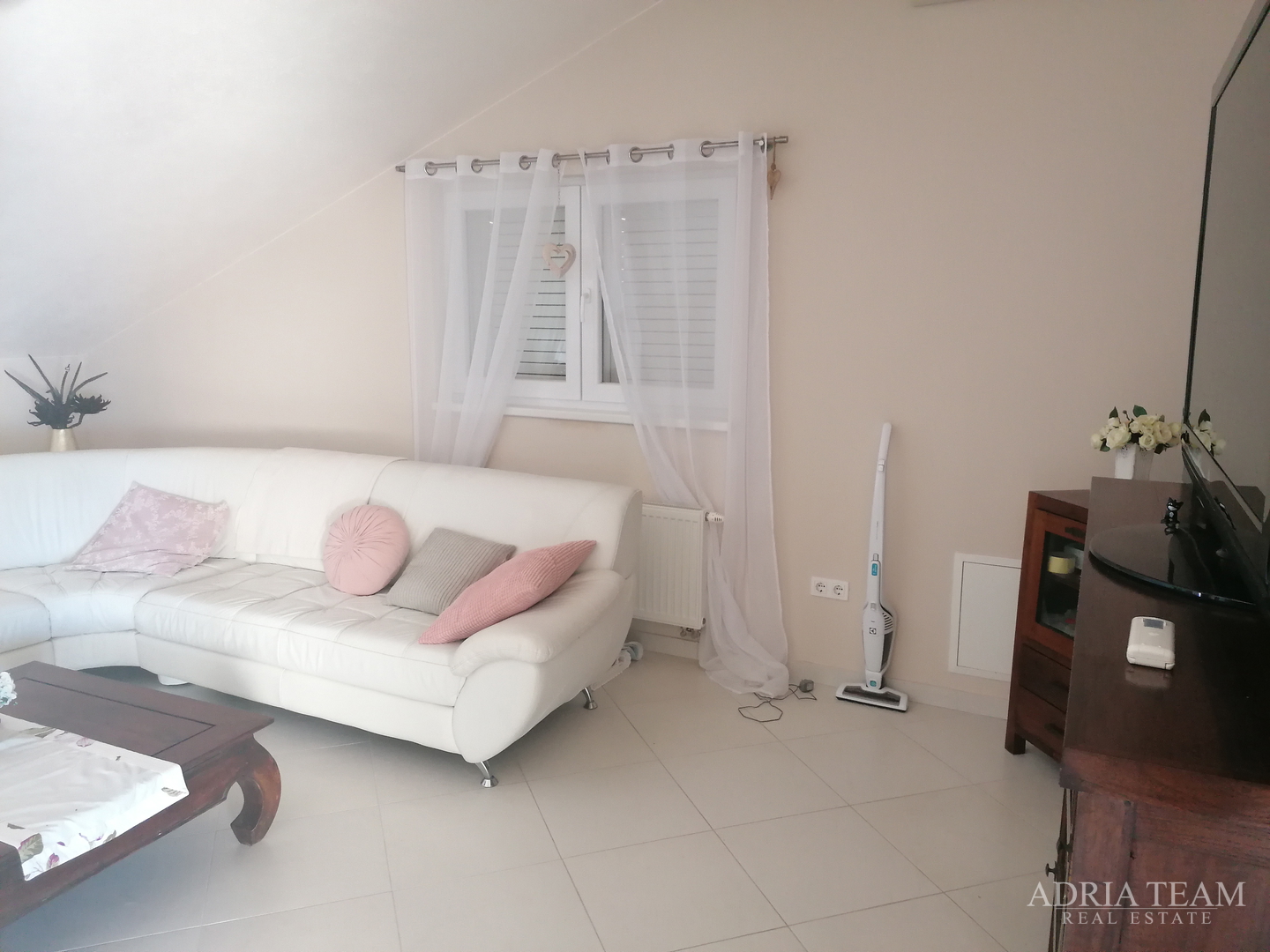 APARTMENT HOUSE WITH 3 APARTMENTS, 120 M FROM THE SEA, PETRČANE - ZADAR