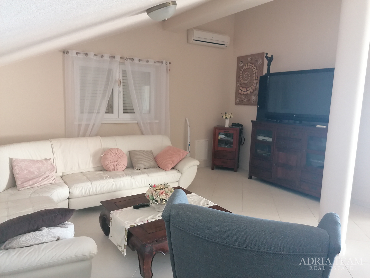 APARTMENT HOUSE WITH 3 APARTMENTS, 120 M FROM THE SEA, PETRČANE - ZADAR