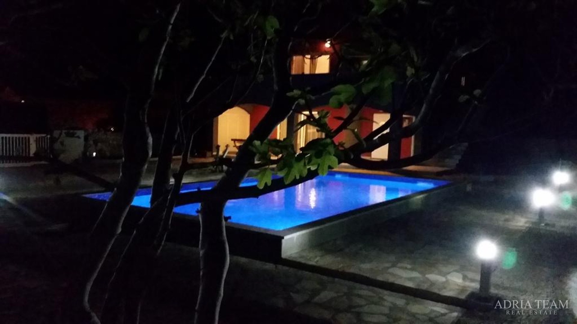 2 KUĆE S BAZENOM, MIRNA I TIHA POZICIJA, PAG - POVLJANA