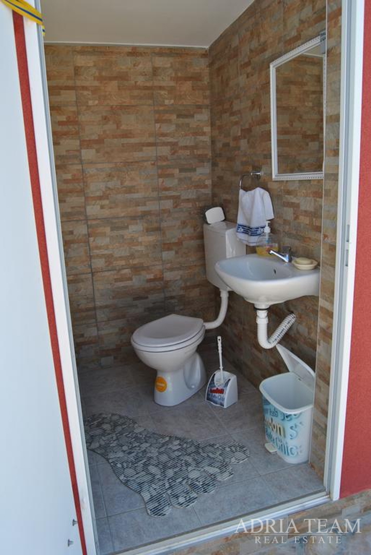 2 KUĆE S BAZENOM, MIRNA I TIHA POZICIJA, PAG - POVLJANA