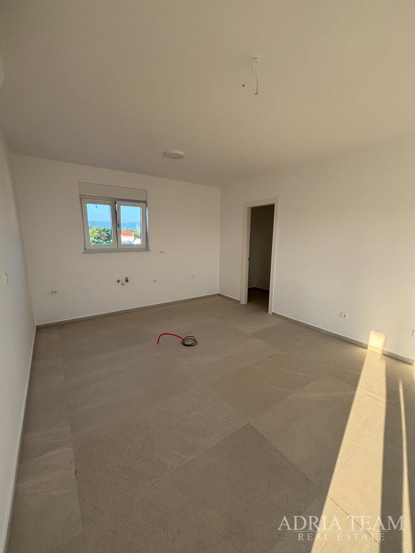 APARTMENT NEAR THE BEACH, NEW CONSTRUCTION, 150 m FROM THE SEA - PRIVLAKA