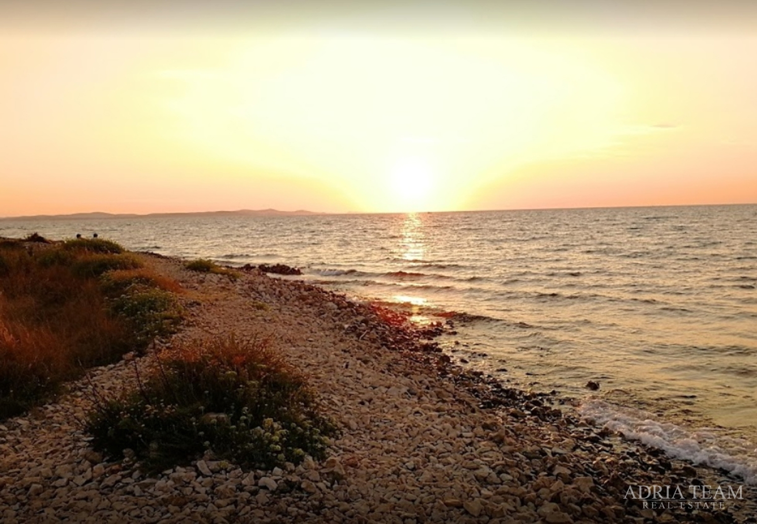 GRAĐEVINSKO ZEMLJIŠTE - TURISTIČKA NAMJENA, 10 M OD MORA! ZADAR - BORIK