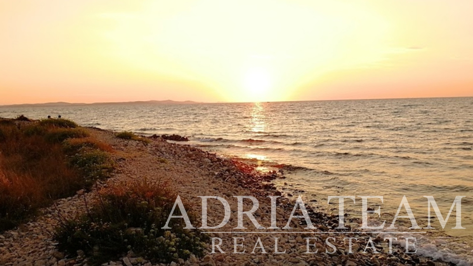 BUILDING LAND - TOURIST PURPOSE, 10 m FROM THE SEA! ZADAR - BORIK