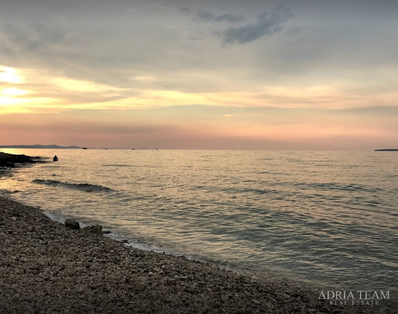 GRAĐEVINSKO ZEMLJIŠTE - TURISTIČKA NAMJENA, 10 M OD MORA! ZADAR - BORIK