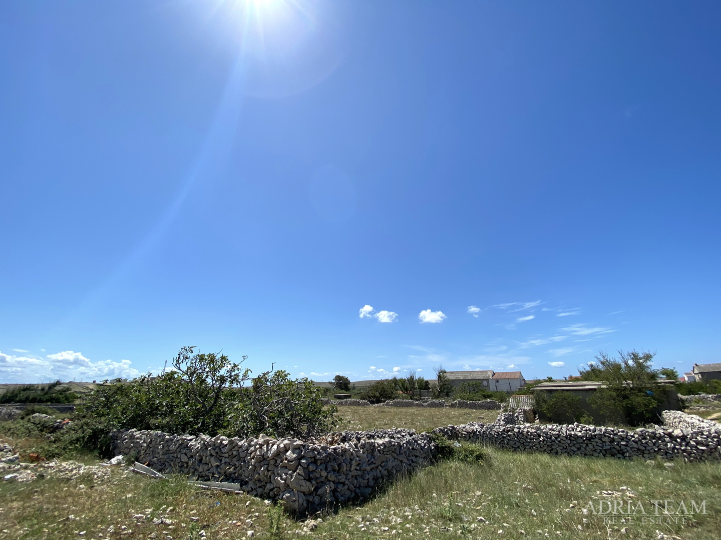 BUILDING LAND IN A QUIET OASIS OF POVLJANA