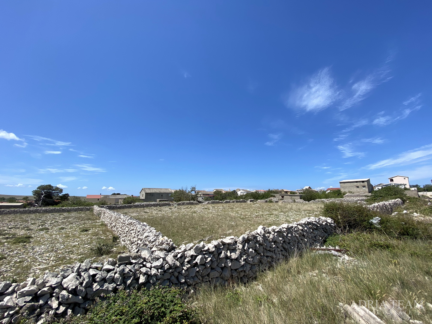 BUILDING LAND IN A QUIET OASIS OF POVLJANA