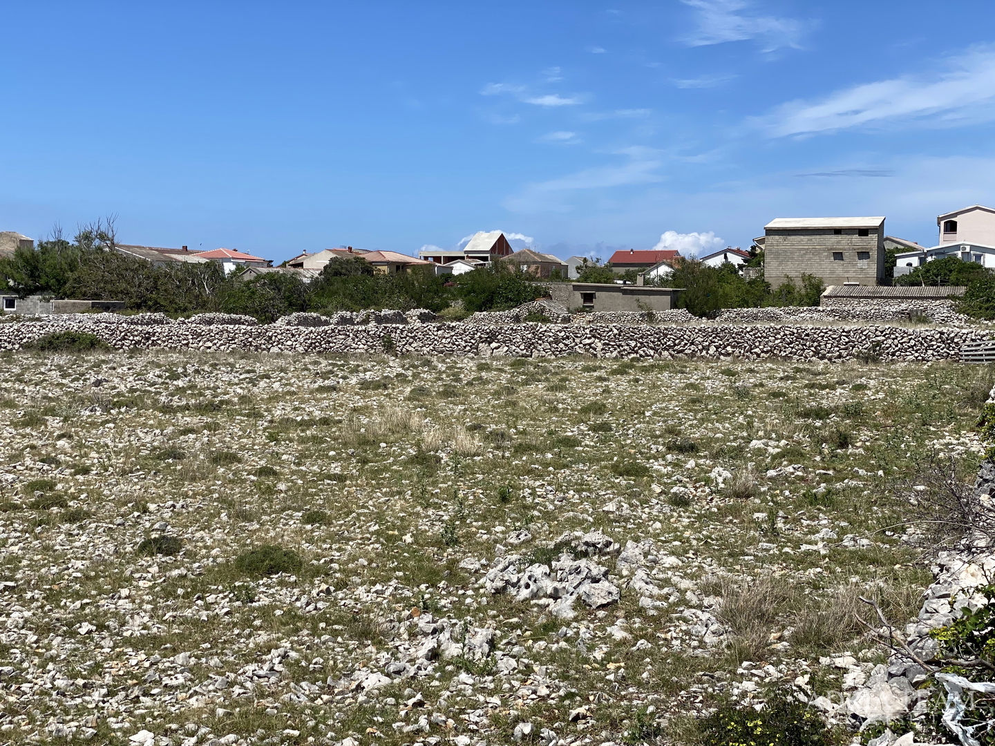 BUILDING LAND IN A QUIET OASIS OF POVLJANA