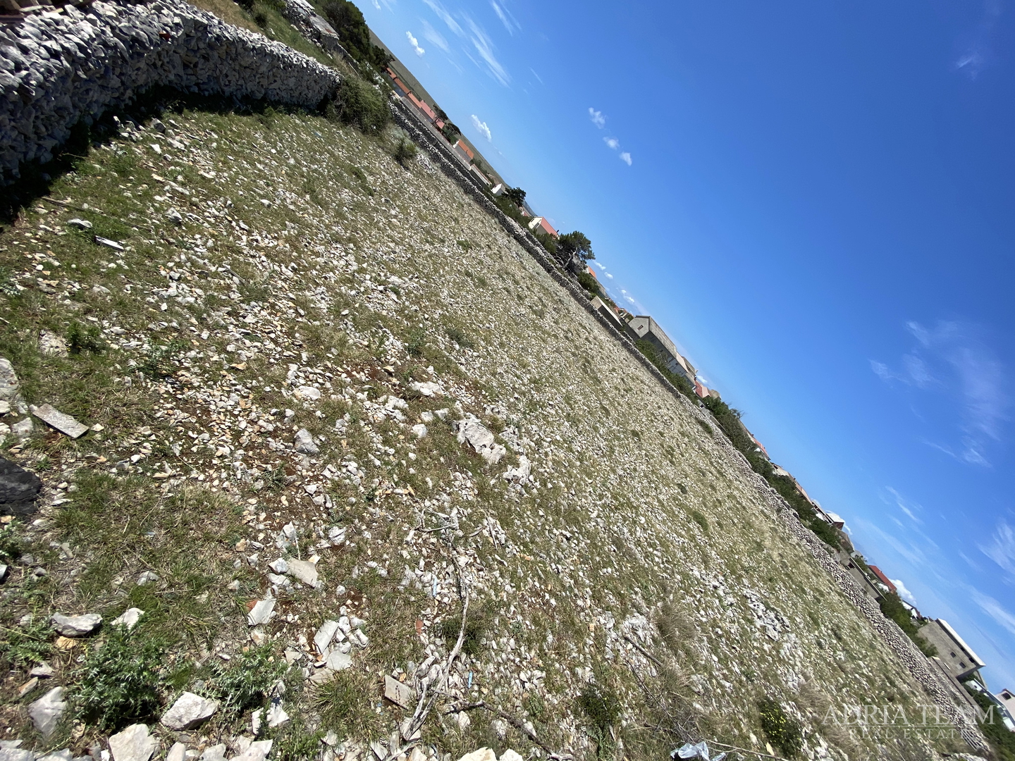 BUILDING LAND IN A QUIET OASIS OF POVLJANA
