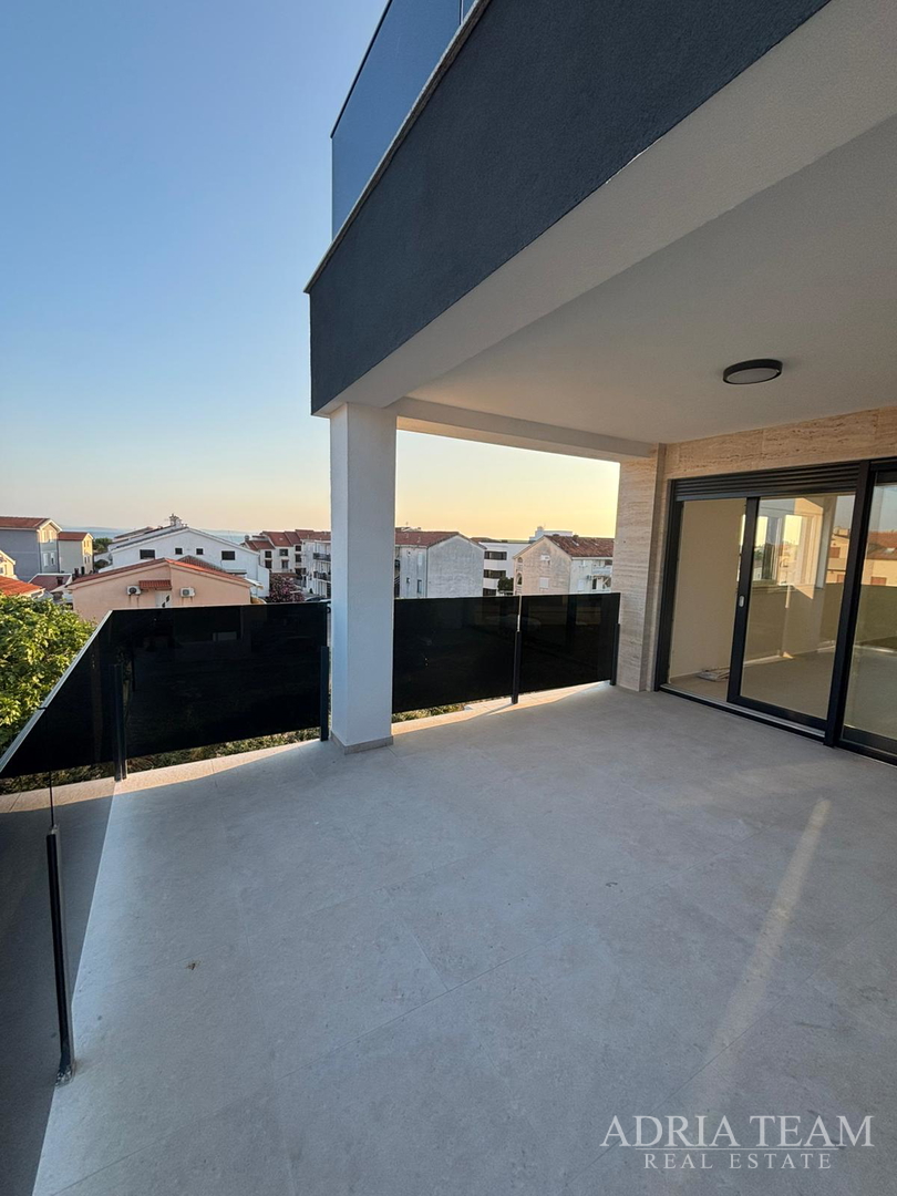 APARTMENT NEAR THE BEACH, NEW CONSTRUCTION, 150 m FROM THE SEA - PRIVLAKA