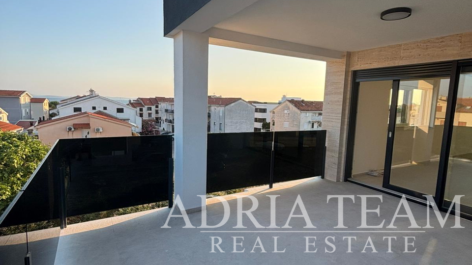 APARTMAN U BLIZINI PLAŽE, NOVOGRADNJA, 150 m OD MORA - PRIVLAKA