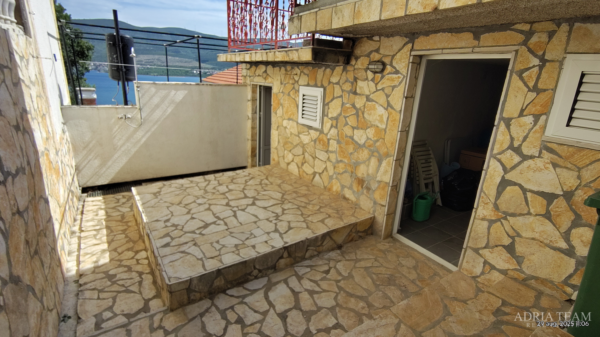 HAUS MIT WUNDERSCHÖNEM OFFENEM MEERBLICK, TEILWEISE RENOVIERT - DONJI KARIN