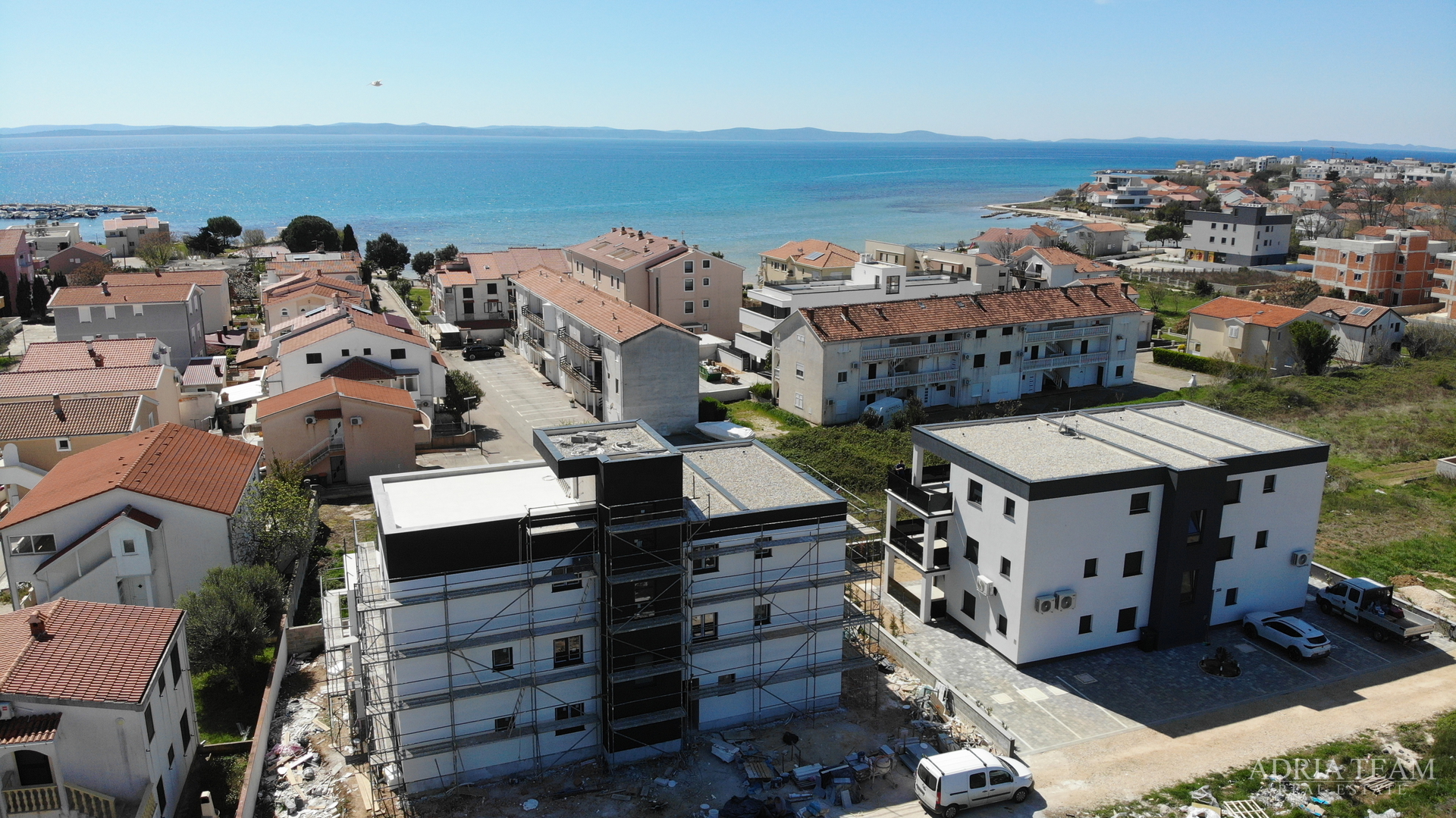 APARTMANI U BLIZINI PLAŽE, ZGRADA 2. NOVOGRADNJA, 150 m OD MORA - PRIVLAKA