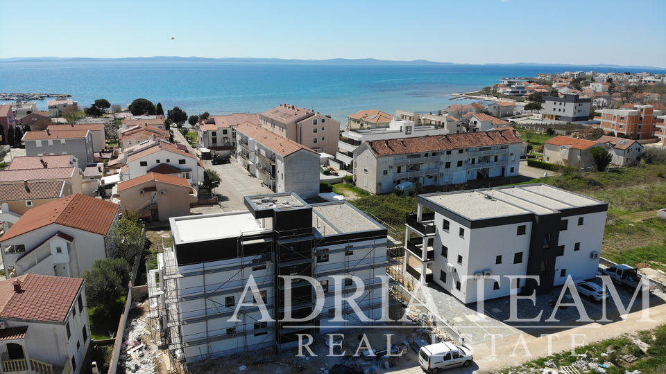 APARTMAN U BLIZINI PLAŽE, NOVOGRADNJA, 150 m OD MORA - PRIVLAKA