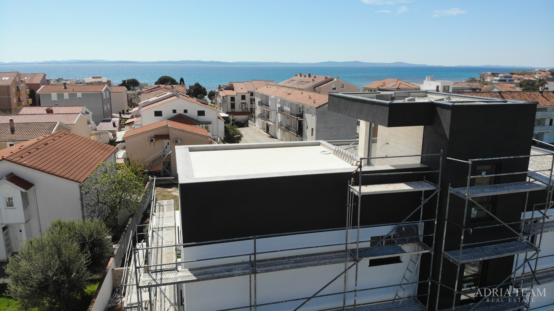 APARTMENT NEAR THE BEACH, NEW CONSTRUCTION, 150 m FROM THE SEA - PRIVLAKA