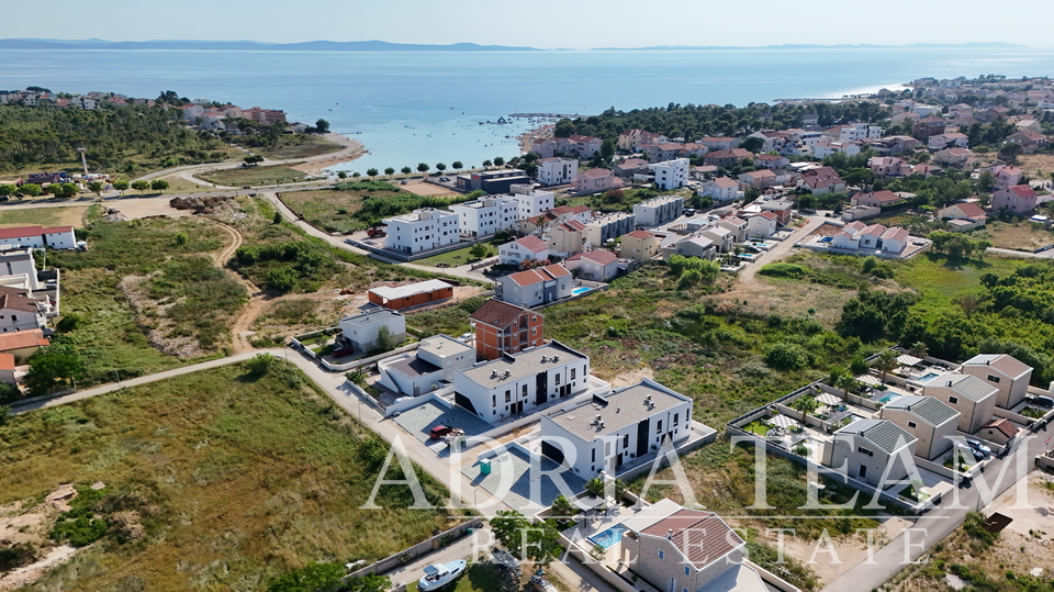 Dvourovňové apartmány v novostavbě ve dvou identických řadových domech - Privlaka