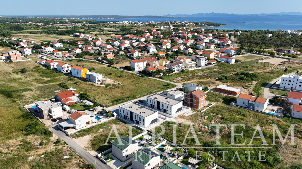 Dvourovňové apartmány v novostavbě ve dvou identických řadových domech - Privlaka