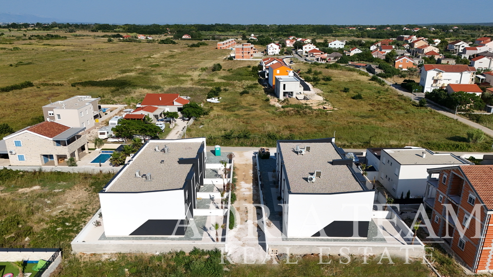 Dvourovňové apartmány v novostavbě ve dvou identických řadových domech - Privlaka