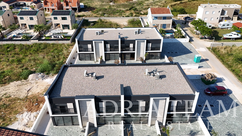 Dvourovňové apartmány v novostavbě ve dvou identických řadových domech - Privlaka