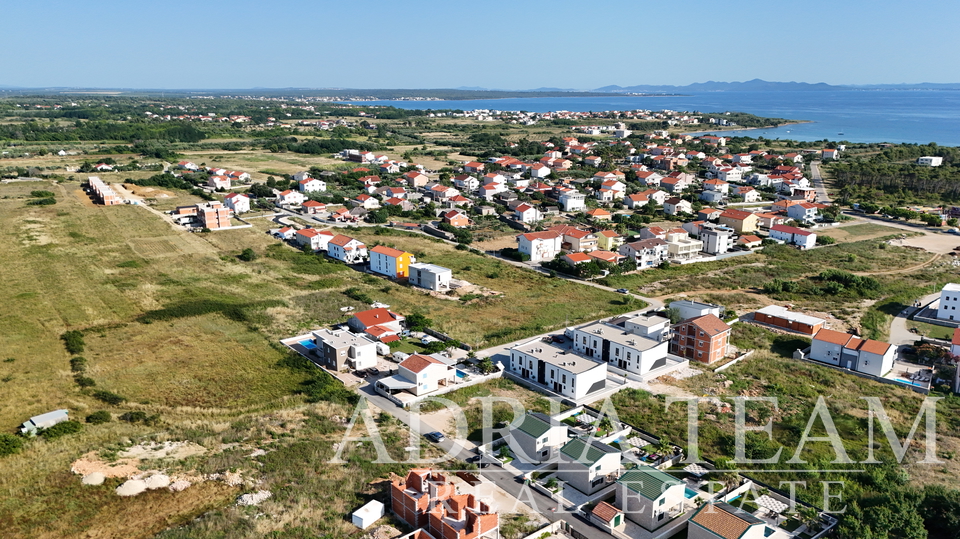 Dvourovňové apartmány v novostavbě ve dvou identických řadových domech - Privlaka