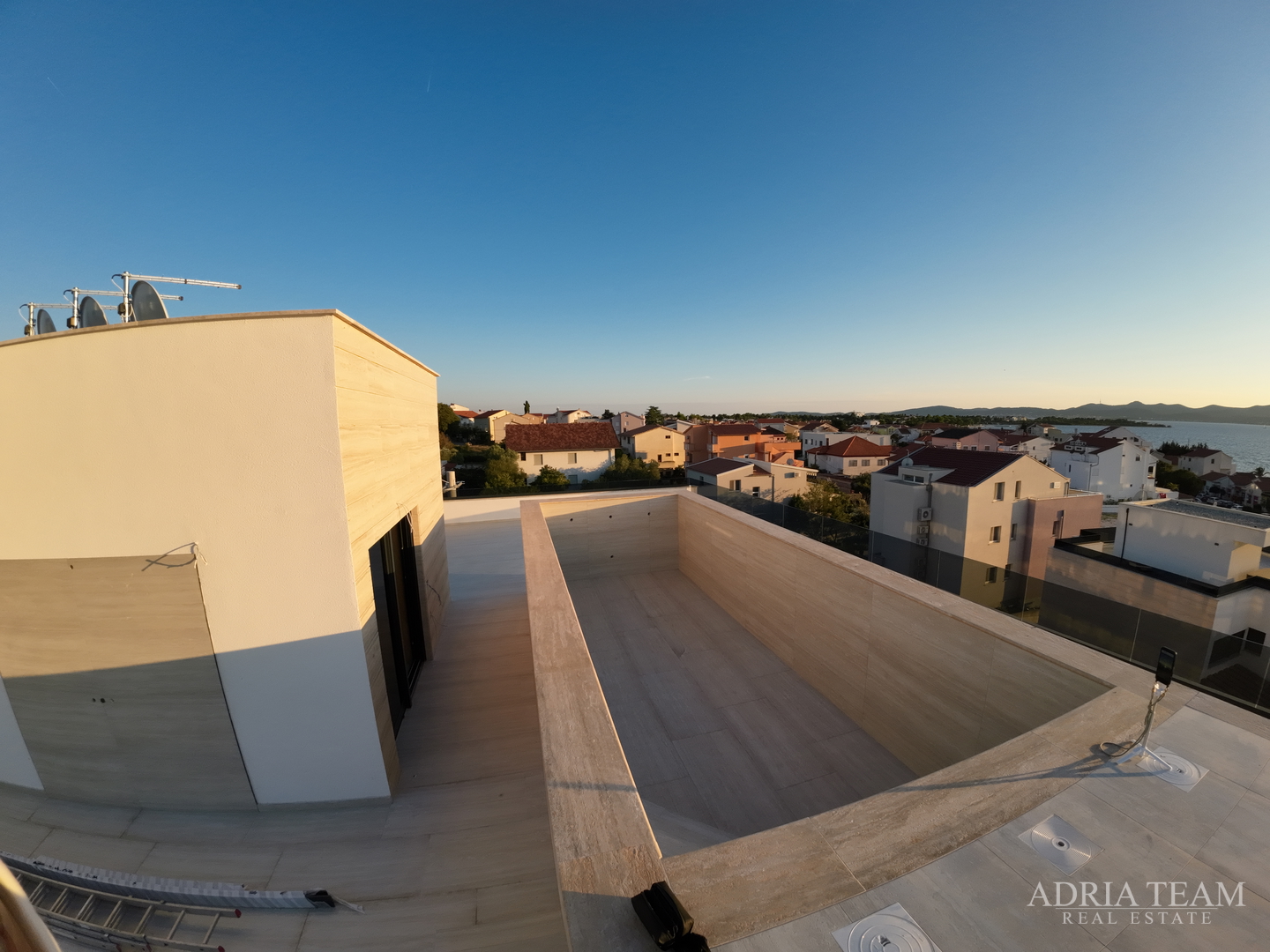 APARTMANI UDALJENI 70 m OD MORA, NOVOGRADNJA - ZADAR, DIKLO