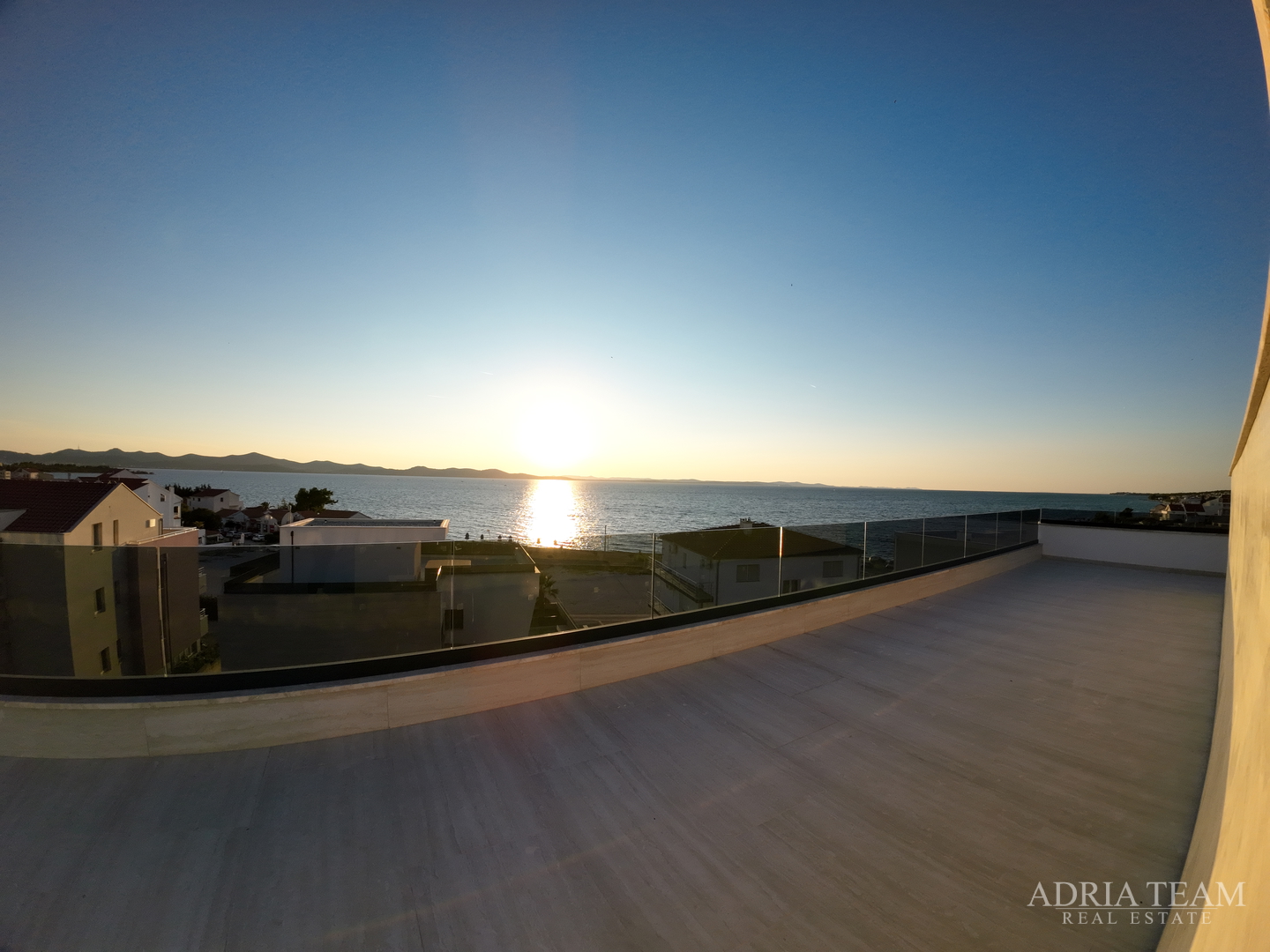 APARTMANI UDALJENI 70 m OD MORA, NOVOGRADNJA - ZADAR, DIKLO