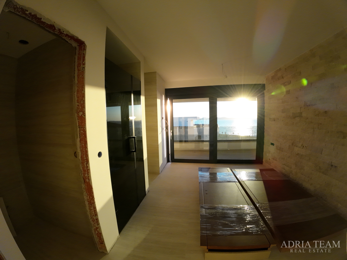 APARTMANI UDALJENI 70 m OD MORA, NOVOGRADNJA - ZADAR, DIKLO