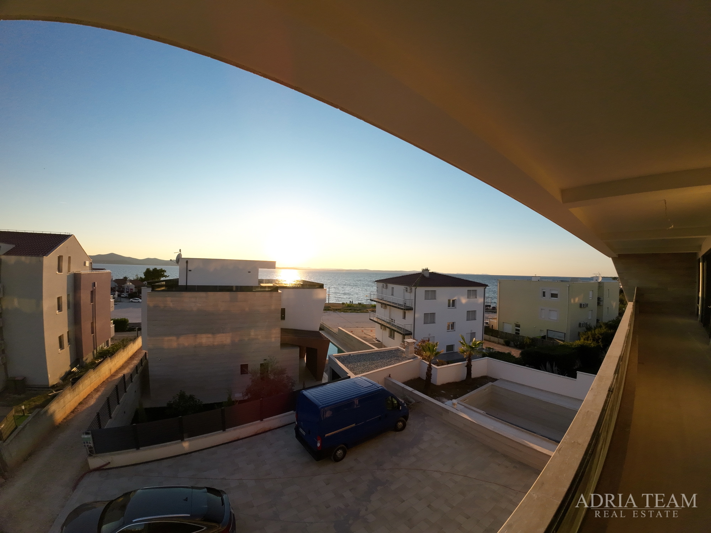 APARTMANI UDALJENI 70 m OD MORA, NOVOGRADNJA - ZADAR, DIKLO