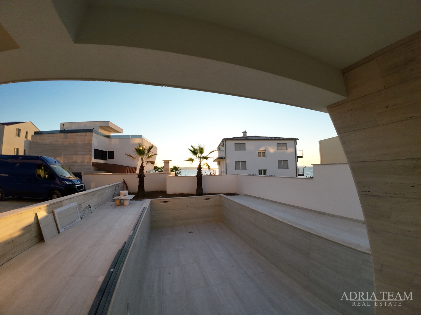 APARTMANI UDALJENI 70 m OD MORA, NOVOGRADNJA - ZADAR, DIKLO