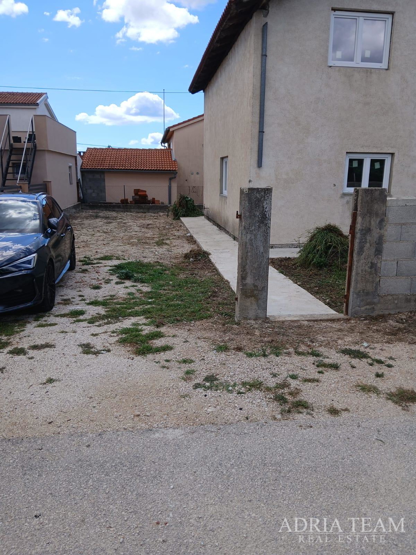 KUĆA ZA UREĐENJE S GRAĐEVINSKOM DOZVOLOM, BLIZINA PRIRODE - POLAČA