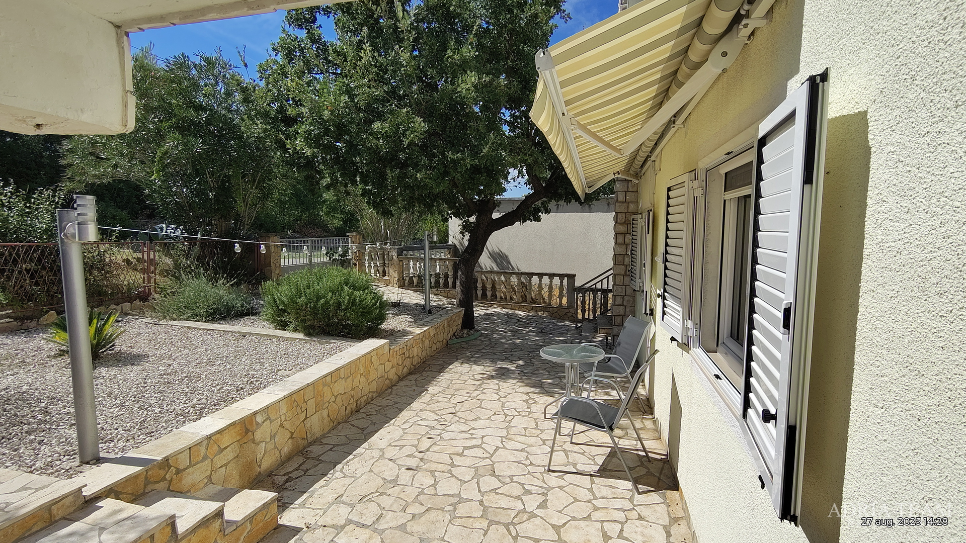 HAUS MIT WUNDERSCHÖNEM OFFENEM MEERBLICK, TEILWEISE RENOVIERT - DONJI KARIN