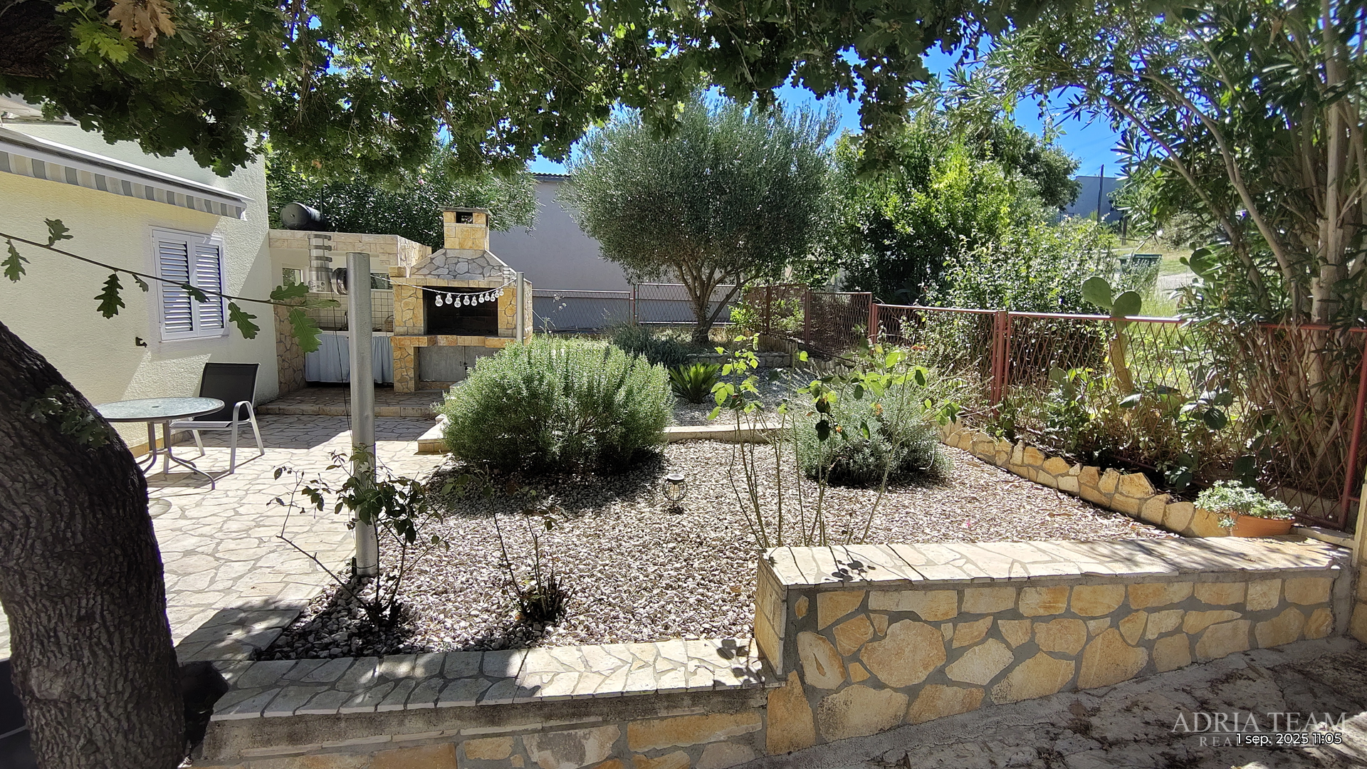 HAUS MIT WUNDERSCHÖNEM OFFENEM MEERBLICK, TEILWEISE RENOVIERT - DONJI KARIN