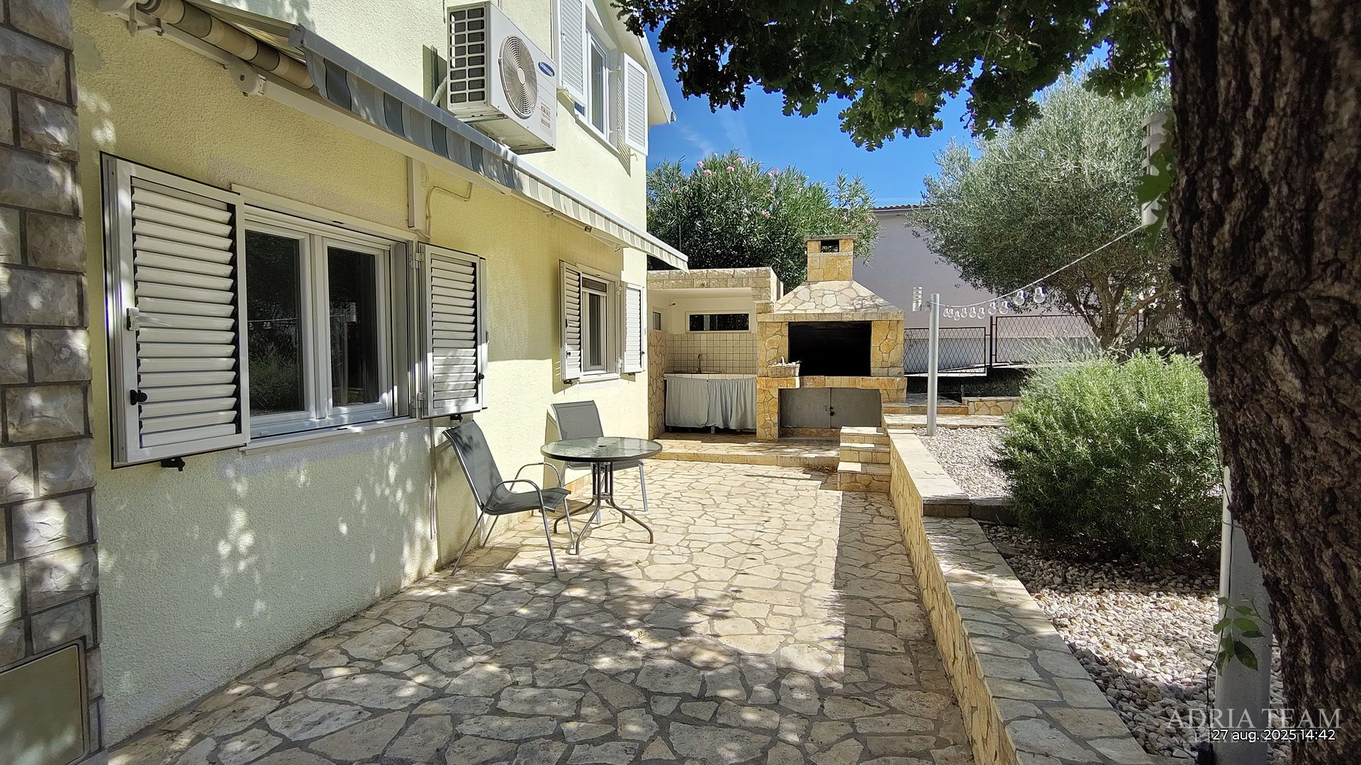 HAUS MIT WUNDERSCHÖNEM OFFENEM MEERBLICK, TEILWEISE RENOVIERT - DONJI KARIN