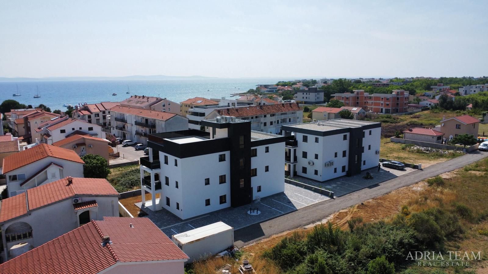 APARTMENT NEAR THE BEACH, NEW CONSTRUCTION, 150 m FROM THE SEA - PRIVLAKA