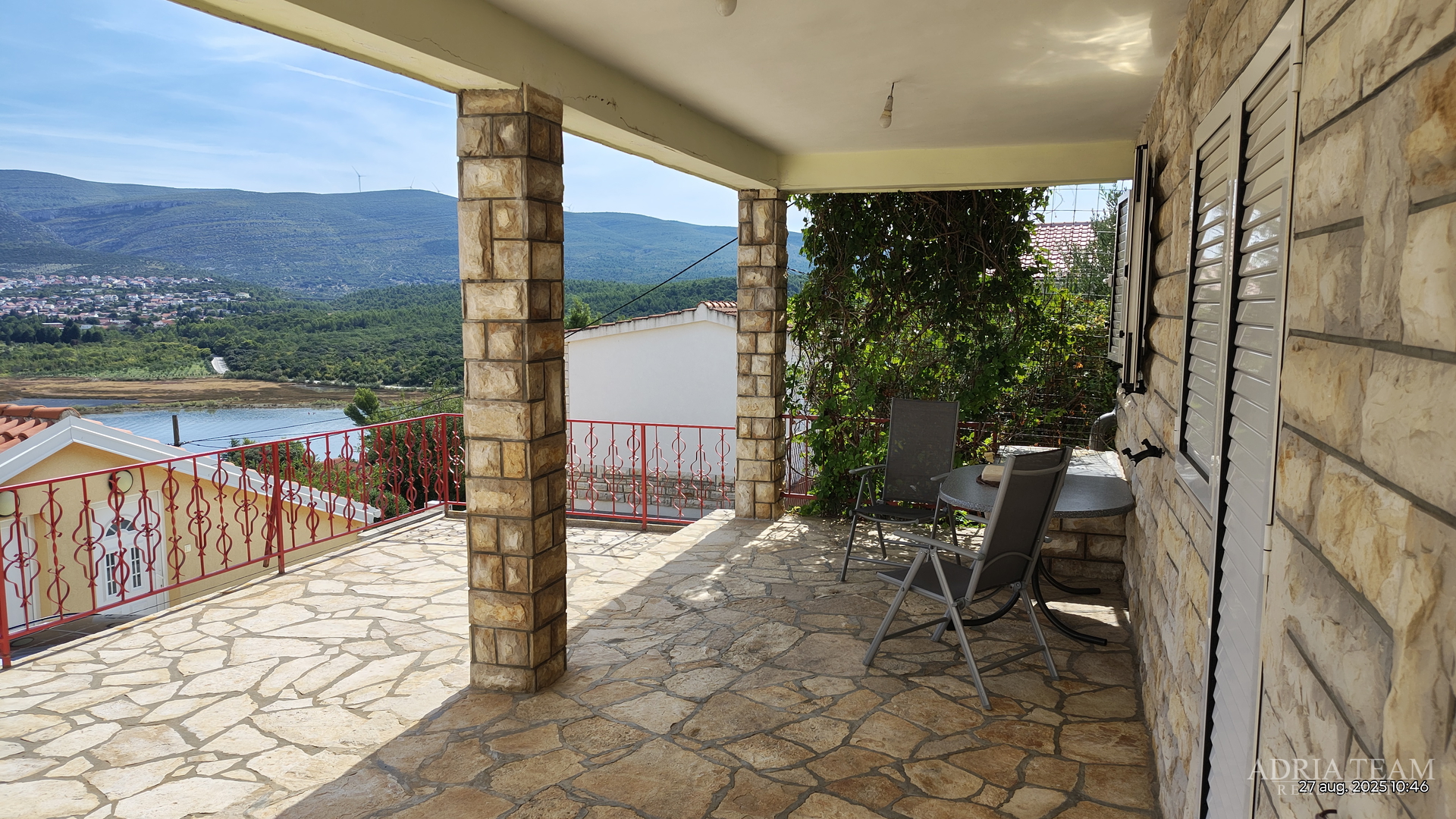 HAUS MIT WUNDERSCHÖNEM OFFENEM MEERBLICK, TEILWEISE RENOVIERT - DONJI KARIN