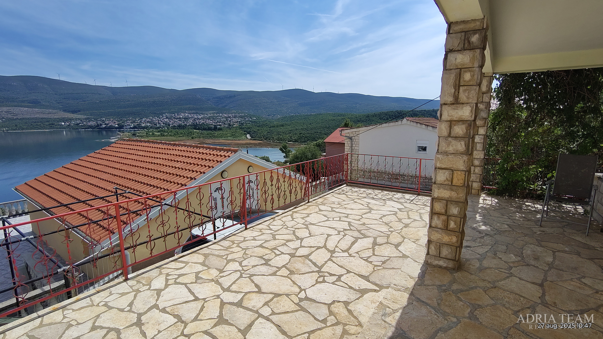 HAUS MIT WUNDERSCHÖNEM OFFENEM MEERBLICK, TEILWEISE RENOVIERT - DONJI KARIN