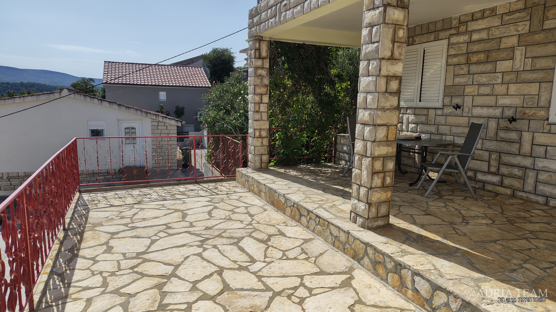 HAUS MIT WUNDERSCHÖNEM OFFENEM MEERBLICK, TEILWEISE RENOVIERT - DONJI KARIN