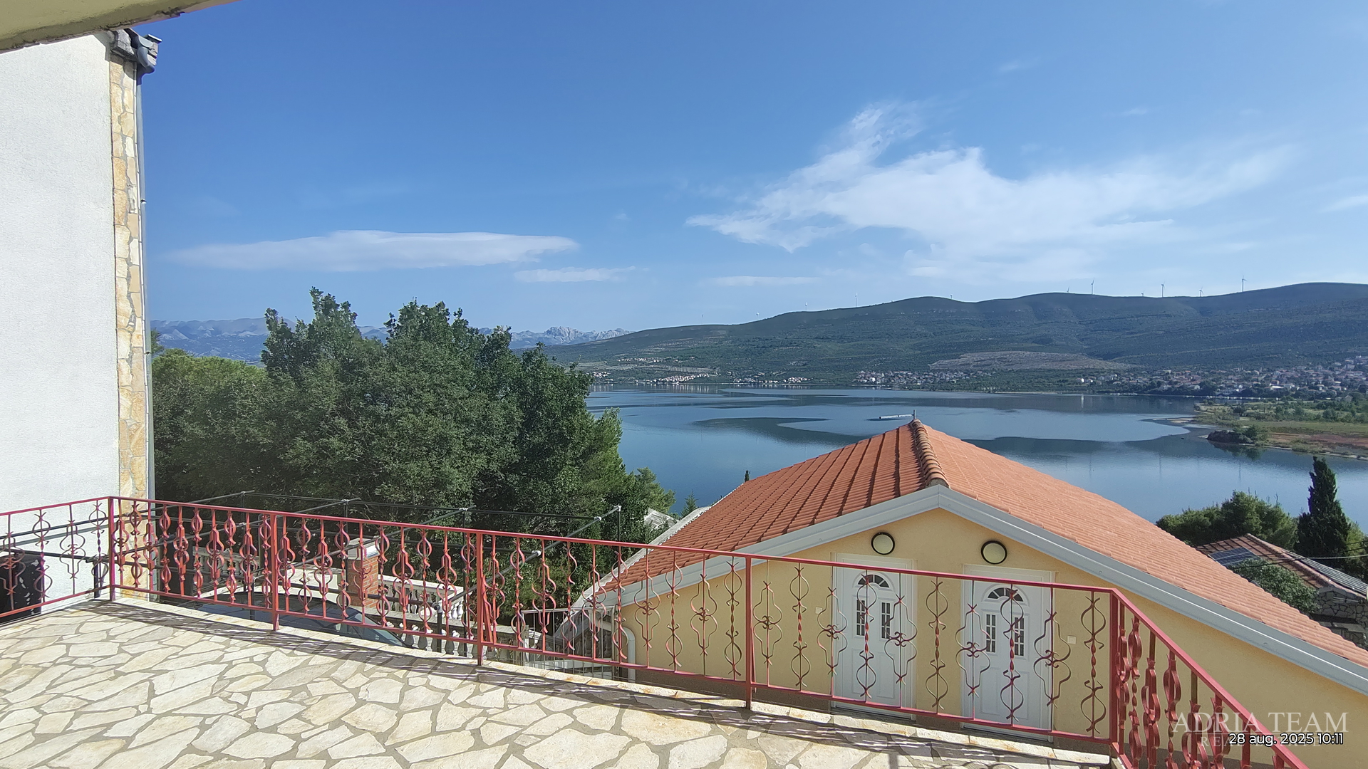 HAUS MIT WUNDERSCHÖNEM OFFENEM MEERBLICK, TEILWEISE RENOVIERT - DONJI KARIN