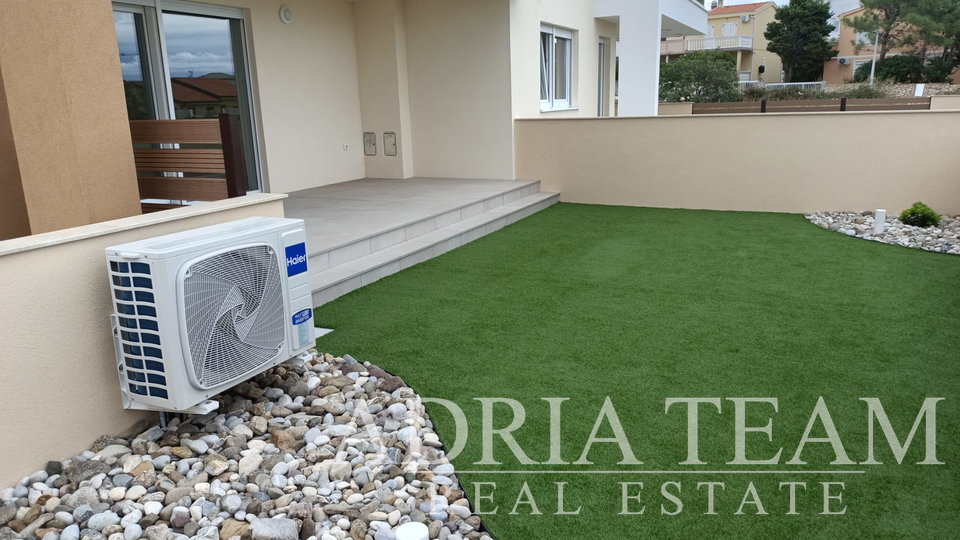 APARTMÁNY S VÝHLEDEM NA MOŘE, NOVOSTAVBA - POVLJANA, PAG