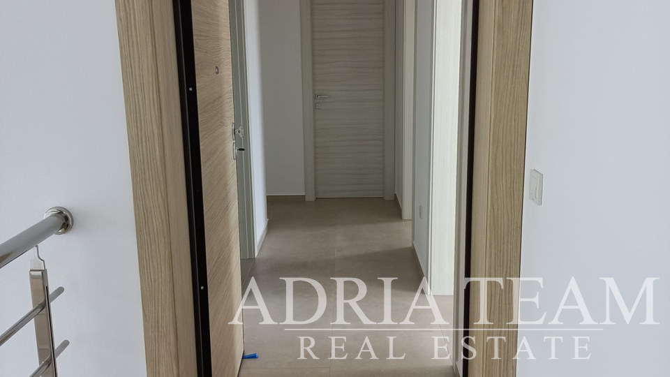 APARTMÁNY S VÝHLEDEM NA MOŘE, NOVOSTAVBA - POVLJANA, PAG