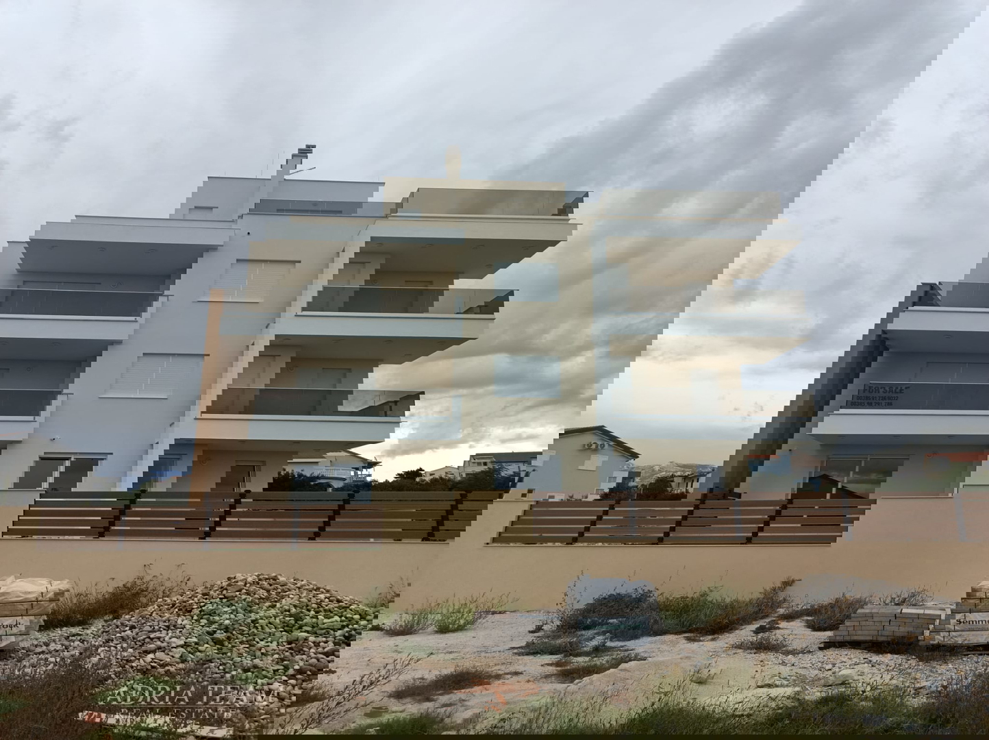 MEERBLICK-APARTMENTS, NEUBAU - POVLJANA, PAG