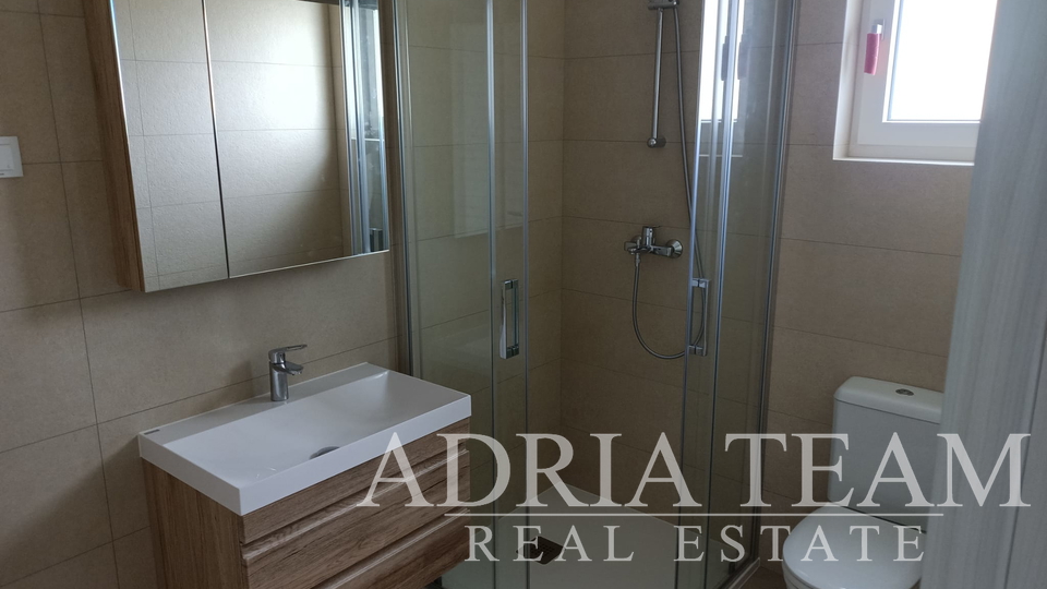 APARTMÁNY S VÝHLEDEM NA MOŘE, NOVOSTAVBA - POVLJANA, PAG