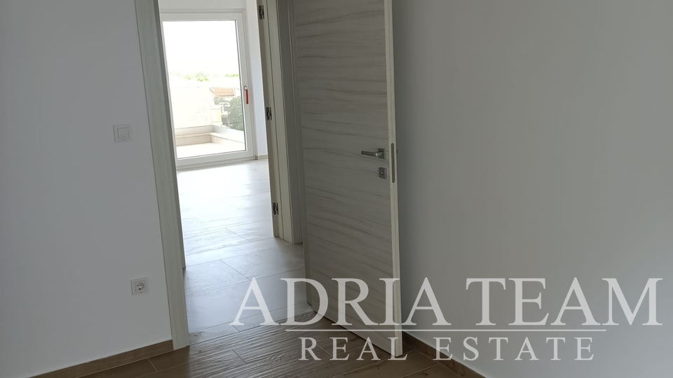 APARTMÁNY S VÝHLEDEM NA MOŘE, NOVOSTAVBA - POVLJANA, PAG