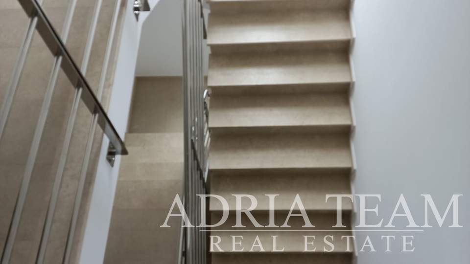 APARTMÁNY S VÝHLEDEM NA MOŘE, NOVOSTAVBA - POVLJANA, PAG