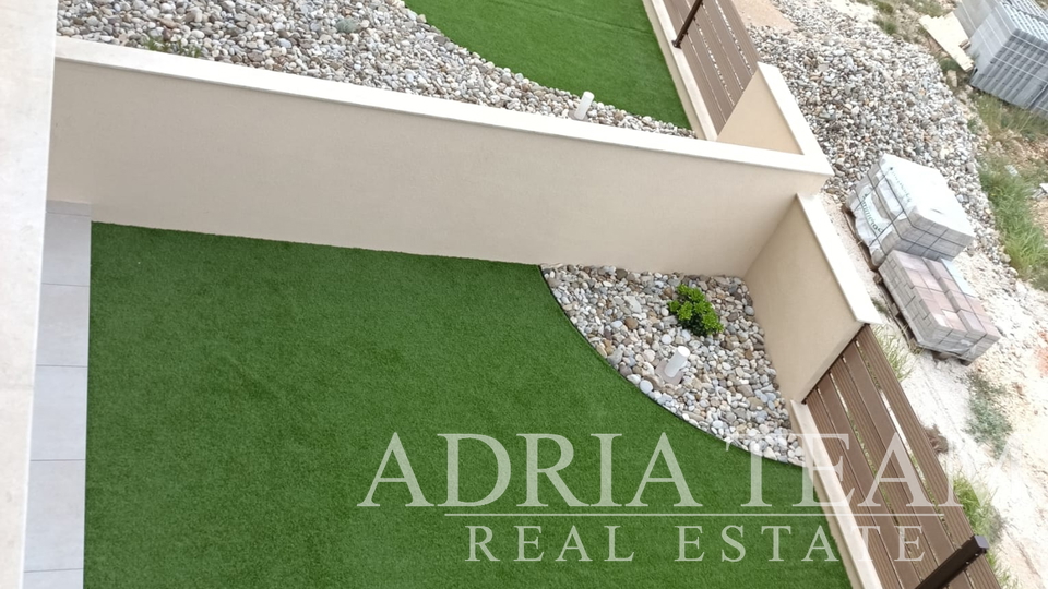 APARTMÁNY S VÝHLEDEM NA MOŘE, NOVOSTAVBA - POVLJANA, PAG