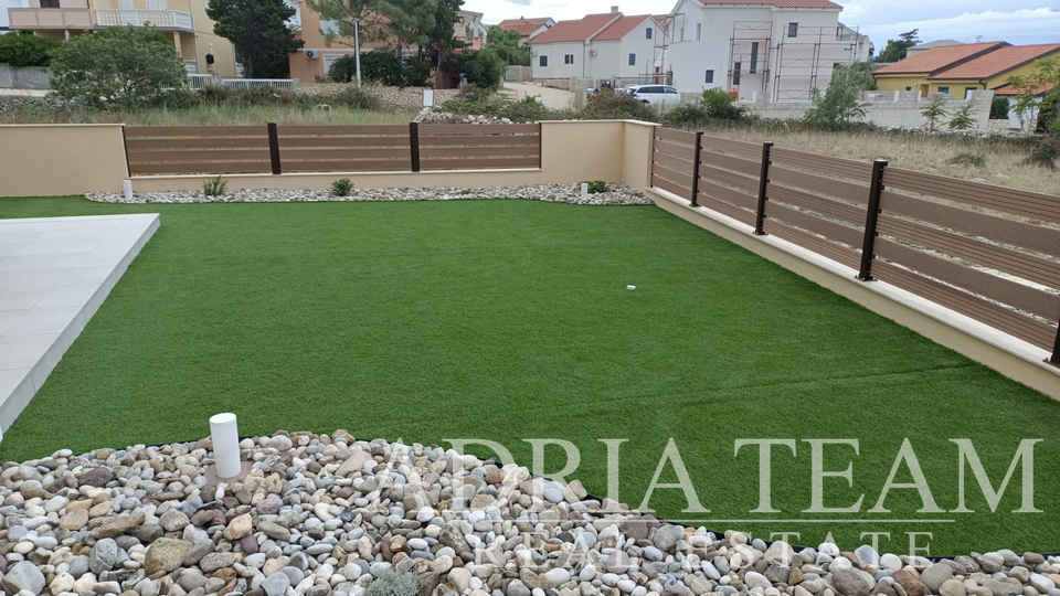 APARTMÁNY S VÝHLEDEM NA MOŘE, NOVOSTAVBA - POVLJANA, PAG