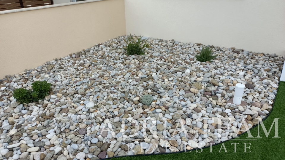 APARTMÁNY S VÝHLEDEM NA MOŘE, NOVOSTAVBA - POVLJANA, PAG