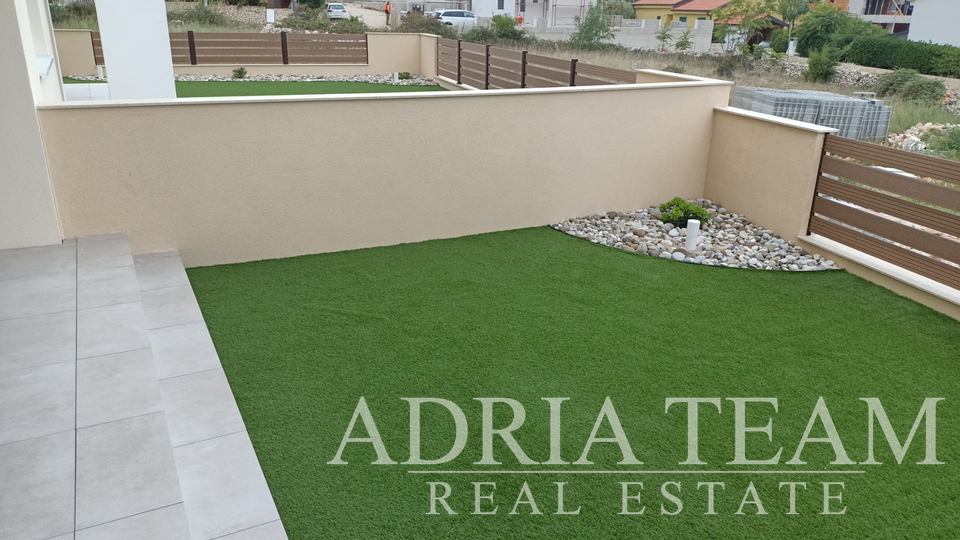 APARTMÁNY S VÝHLEDEM NA MOŘE, NOVOSTAVBA - POVLJANA, PAG