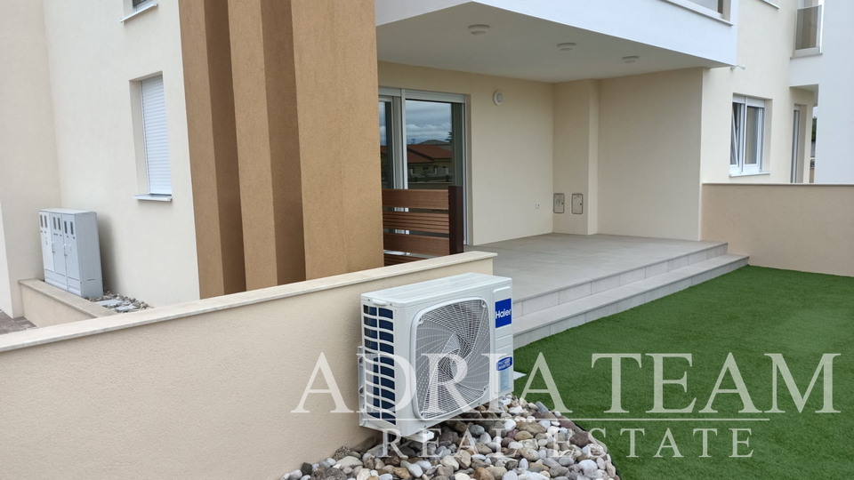 APARTMÁNY S VÝHLEDEM NA MOŘE, NOVOSTAVBA - POVLJANA, PAG